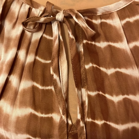 Angashion animal print flowy top size medium - Picture 2 of 6